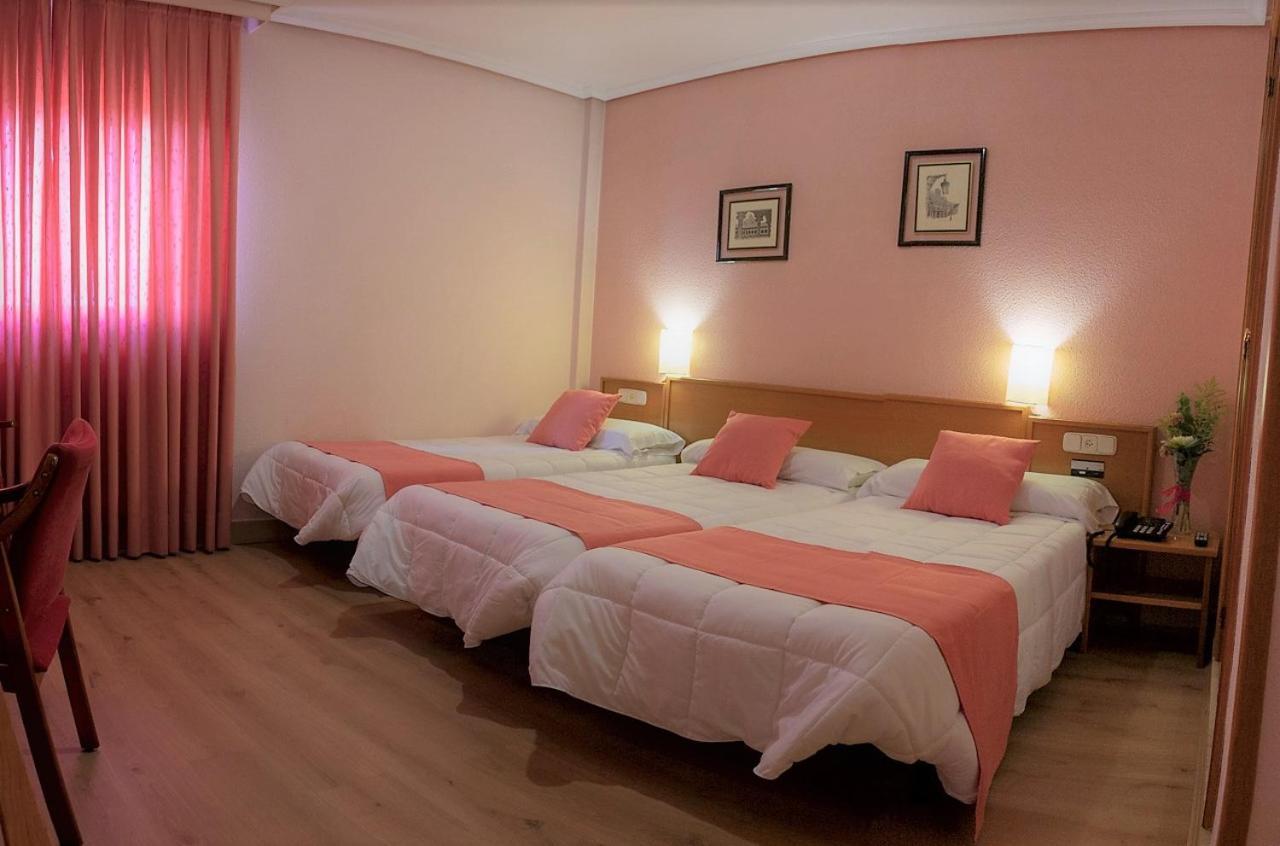 Hotel Helmantico Villares de la Reina الغرفة الصورة